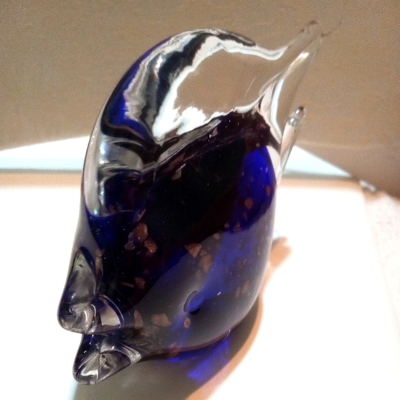 Vintage Hand Blown Art Glass Angel Fish Blue w Gold Flakes Paperweight Figurine - Picture 3 of 6